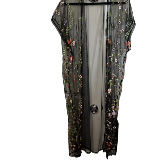 Sheer floral cover up - Picture 3 of 5